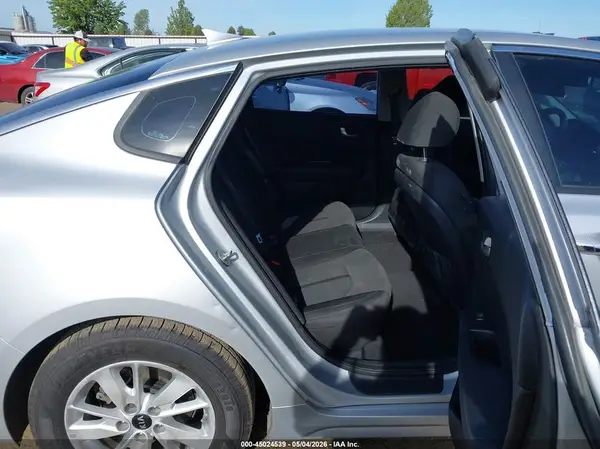 KNAGT4L37H5155871 2017 KIA OPTIMA - Image 8