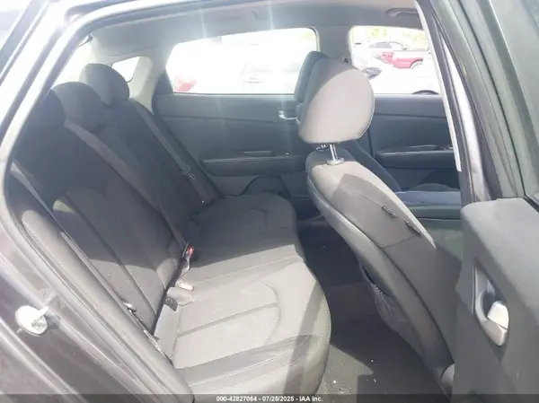 KNAGT4L37J5235807 2018 KIA OPTIMA - Image 8
