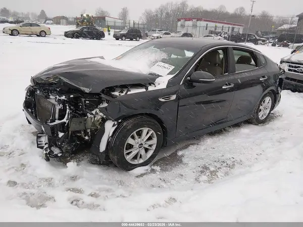 KNAGT4L38G5070729 2016 KIA OPTIMA - Image 2