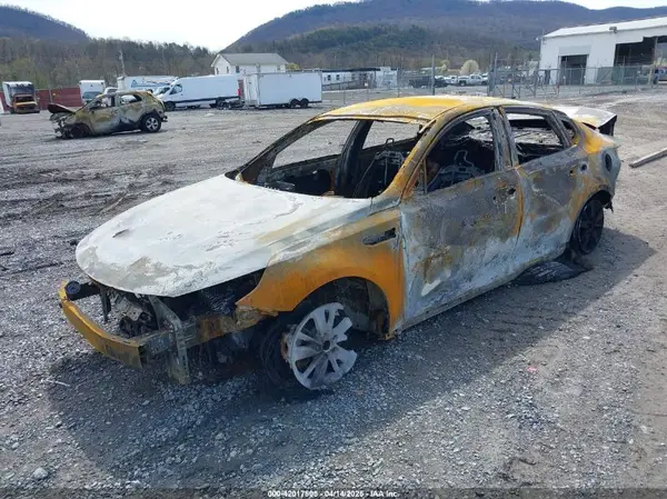 KNAGT4L38G5077096 2016 KIA OPTIMA - Image 2