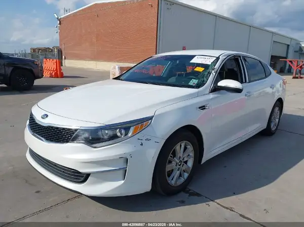 KNAGT4L38G5083772 2016 KIA OPTIMA - Image 2