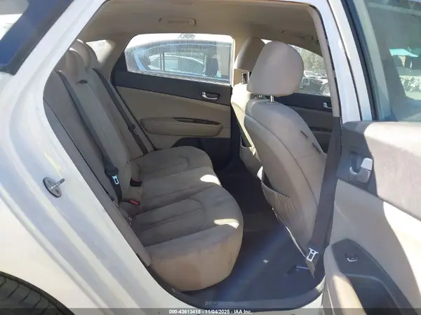 KNAGT4L38G5087496 2016 KIA OPTIMA - Image 8