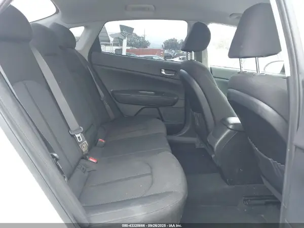 KNAGT4L38G5101915 2016 KIA OPTIMA - Image 8
