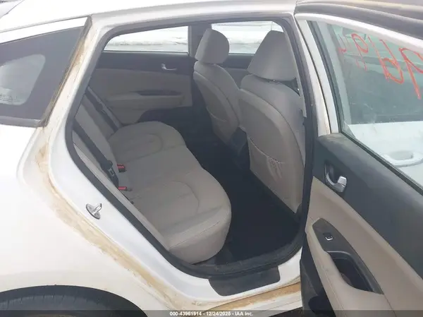 KNAGT4L38G5102949 2016 KIA OPTIMA - Image 8