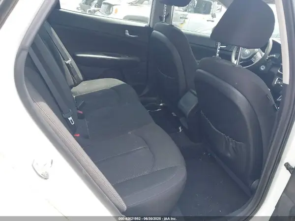 KNAGT4L38G5107181 2016 KIA OPTIMA - Image 8