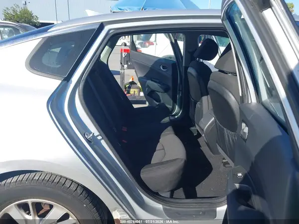 KNAGT4L38H5132826 2017 KIA OPTIMA - Image 8