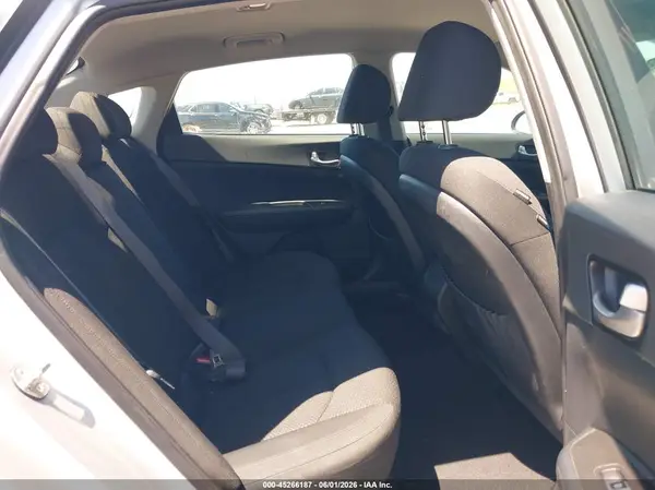 KNAGT4L38H5133071 2017 KIA OPTIMA - Image 8