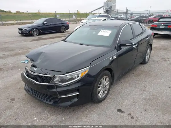 KNAGT4L38H5163459 2017 KIA OPTIMA - Image 2