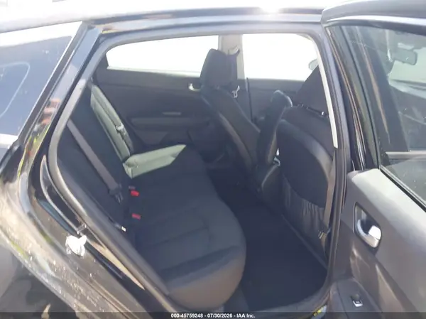 KNAGT4L38H5170685 2017 KIA OPTIMA - Image 8