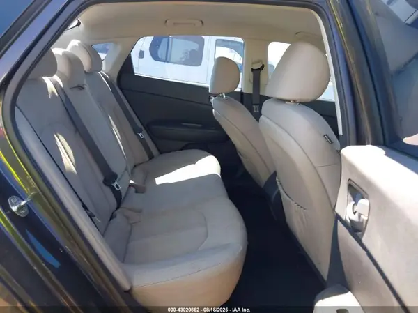 KNAGT4L38H5172680 2017 KIA OPTIMA - Image 8