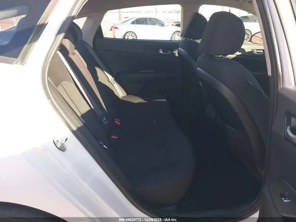 KNAGT4L38J5202623 2018 KIA OPTIMA - Image 8