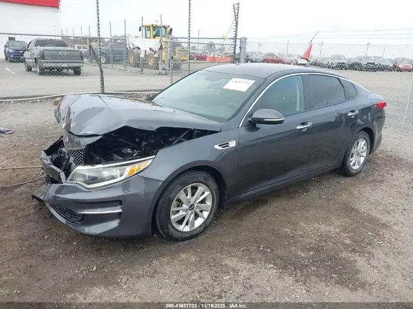 KNAGT4L38J5219406 2018 KIA OPTIMA - Image 2