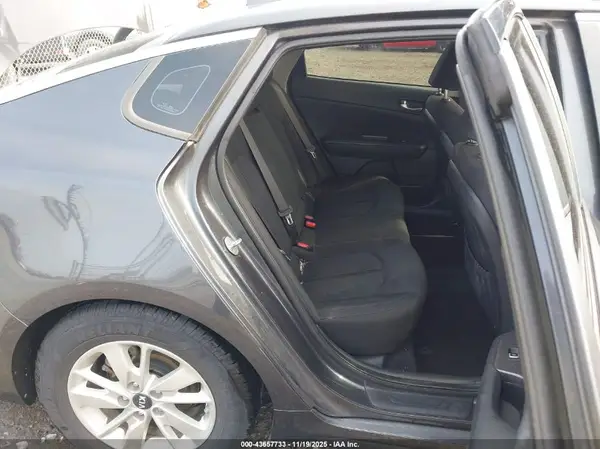 KNAGT4L38J5219406 2018 KIA OPTIMA - Image 8