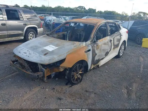 KNAGT4L39G5085093 2016 KIA OPTIMA - Image 2