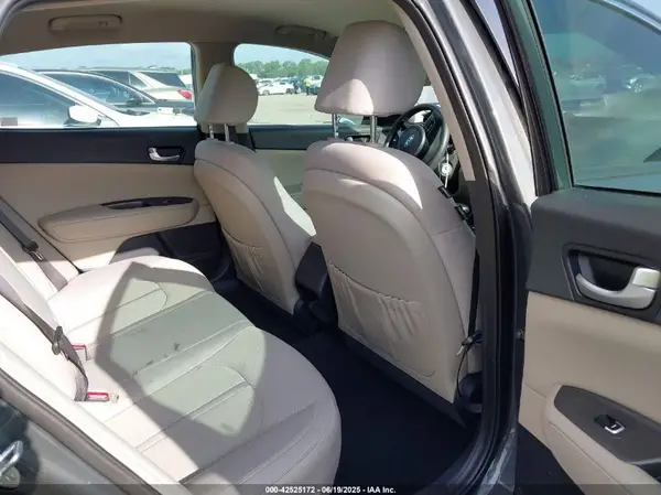 KNAGT4L39G5085594 2016 KIA OPTIMA - Image 8