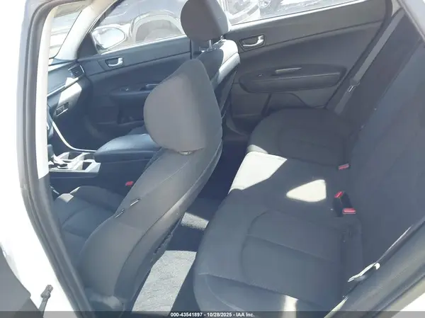 KNAGT4L39G5086048 2016 KIA OPTIMA - Image 8