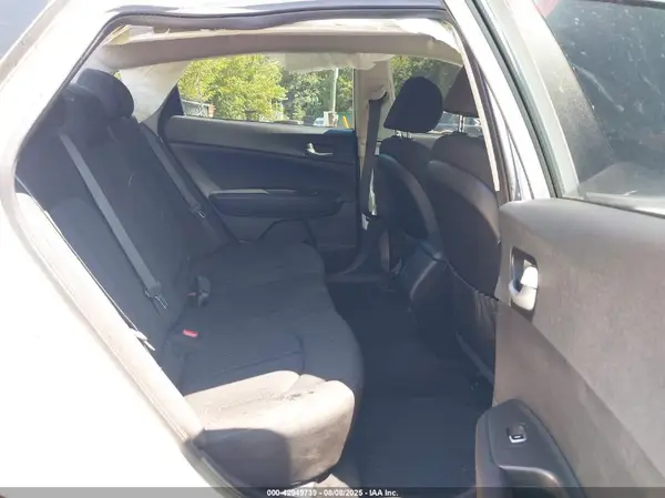 KNAGT4L39H5141485 2017 KIA OPTIMA - Image 8