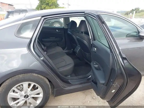 KNAGT4L39H5173725 2017 KIA OPTIMA - Image 8