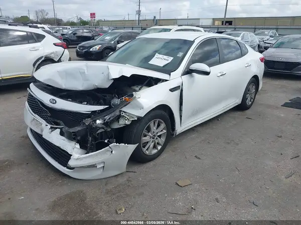 KNAGT4L39J5205806 2018 KIA OPTIMA - Image 2