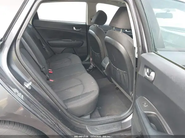 KNAGT4L39J5212299 2018 KIA OPTIMA - Image 8