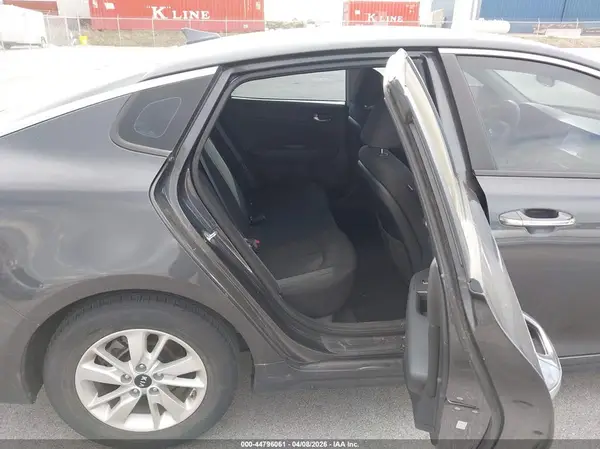 KNAGT4L39J5213873 2018 KIA OPTIMA - Image 8