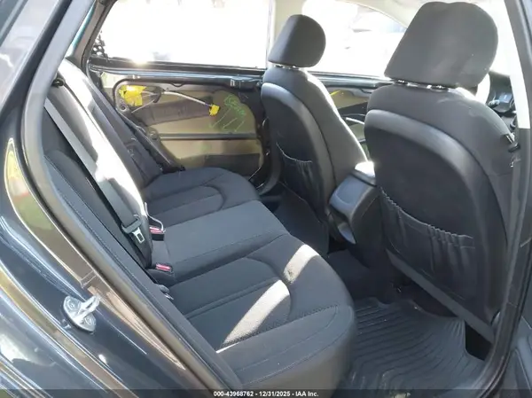 KNAGT4L39J5233265 2018 KIA OPTIMA - Image 8