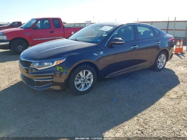 KNAGT4L39J5233301 2018 KIA OPTIMA - Image 2