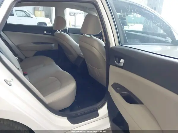 KNAGT4L3XG5070327 2016 KIA OPTIMA - Image 8
