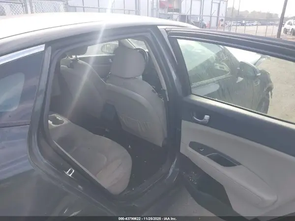 KNAGT4L3XG5085135 2016 KIA OPTIMA - Image 8