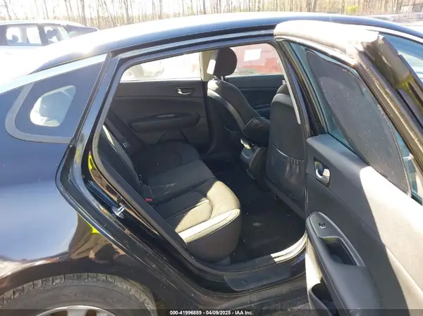 KNAGT4L3XG5105898 2016 KIA OPTIMA - Image 8