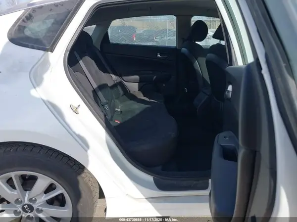 KNAGT4L3XG5107084 2016 KIA OPTIMA - Image 8