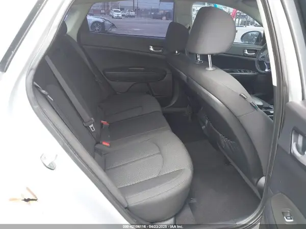 KNAGT4L3XG5111796 2016 KIA OPTIMA - Image 8