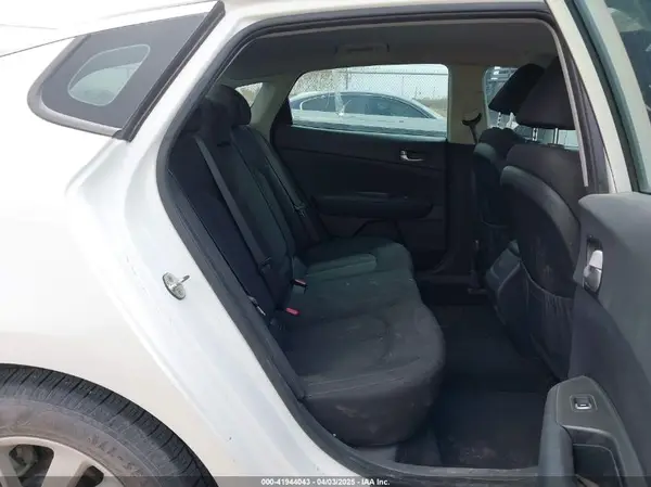 KNAGT4L3XJ5205443 2018 KIA OPTIMA - Image 8