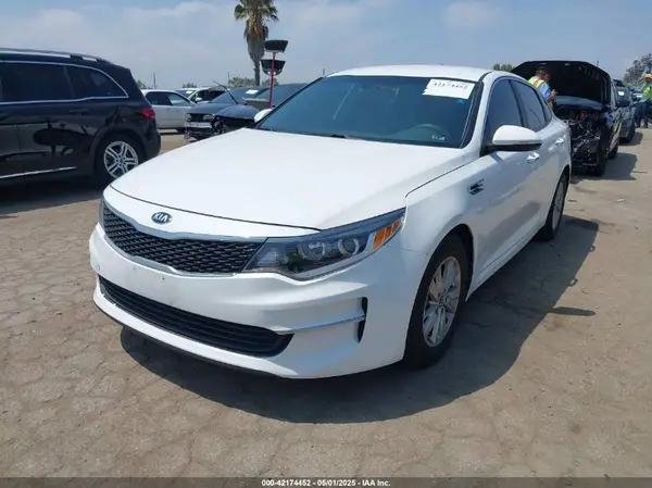 KNAGT4L3XJ5216216 2018 KIA OPTIMA - Image 2