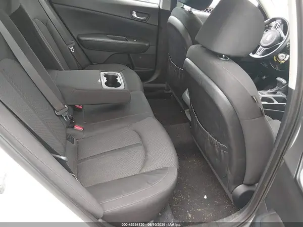 KNAGT4L3XJ5216765 2018 KIA OPTIMA - Image 8