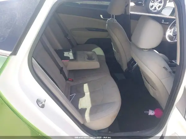 KNAGT4LC1H5004623 2017 KIA OPTIMA - Image 8