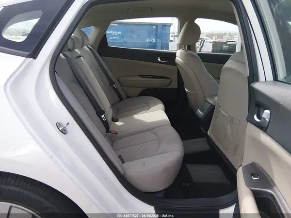 KNAGT4LC4H5004924 2017 KIA OPTIMA - Image 8