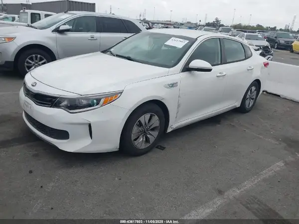 KNAGT4LC4H5006768 2017 KIA OPTIMA - Image 2