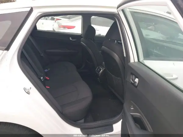 KNAGT4LC4H5006768 2017 KIA OPTIMA - Image 8