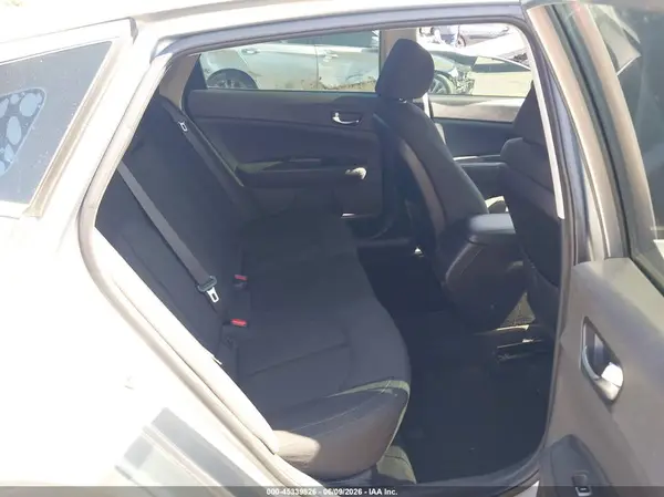 KNAGT4LC4H5008813 2017 KIA OPTIMA - Image 8