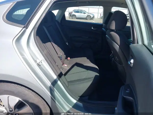 KNAGT4LC6H5007243 2017 KIA OPTIMA - Image 8