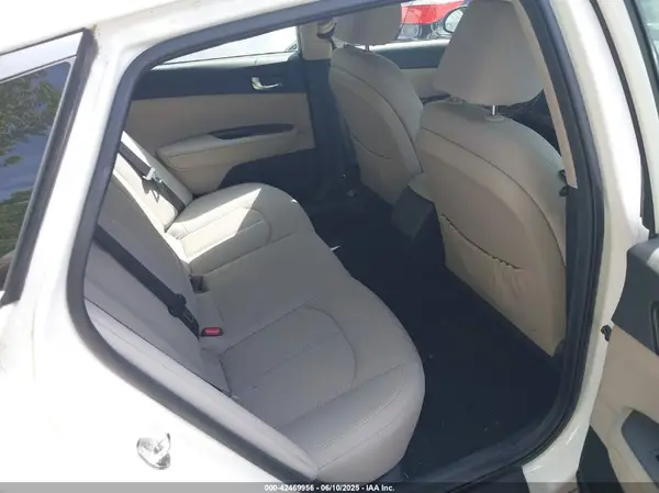 KNAGT4LC8H5004537 2017 KIA OPTIMA - Image 8