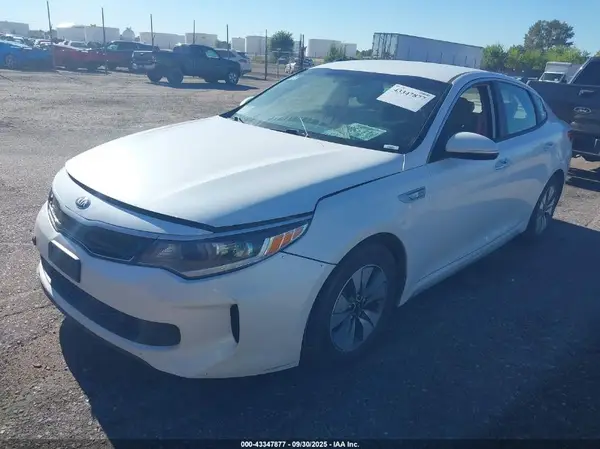 KNAGT4LC8H5005137 2017 KIA OPTIMA - Image 2