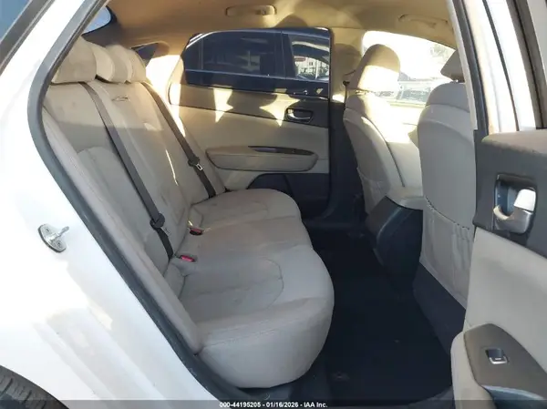 KNAGT4LC9H5006426 2017 KIA OPTIMA - Image 8