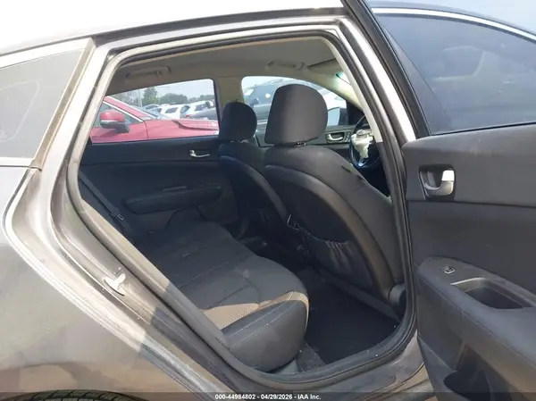 KNAGT4LC9H5007026 2017 KIA OPTIMA - Image 8