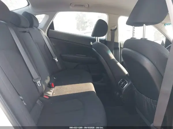 KNAGT4LE1H5012593 2017 KIA OPTIMA - Image 8