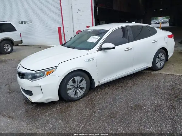 KNAGT4LE2H5010383 2017 KIA OPTIMA - Image 2