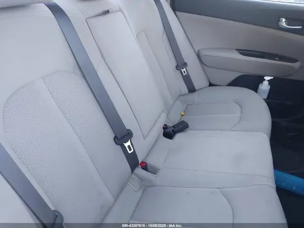 KNAGT4LE2H5013235 2017 KIA OPTIMA - Image 8