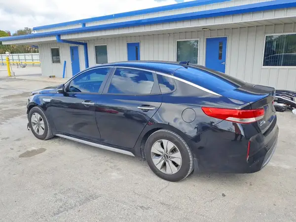 KNAGT4LE3H5010618 2017 KIA OPTIMA - Image 2