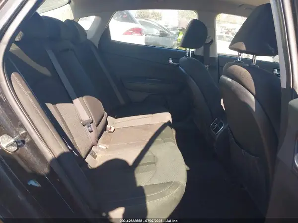 KNAGT4LE3H5012000 2017 KIA OPTIMA - Image 8